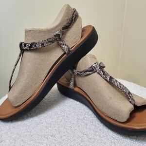 FitFlop Tan and Black Snake Women's Sandals Size 8